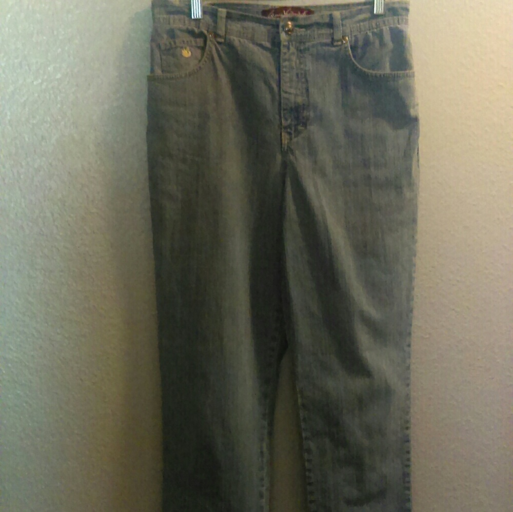 Gloria Vanderbilt light denim jeans